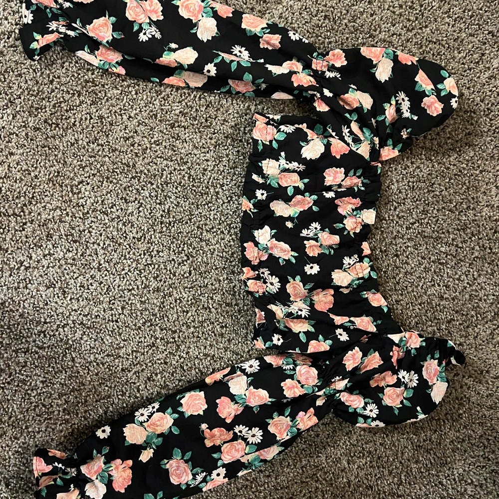 H&M Floral Long Sleeve Cropped Blouse